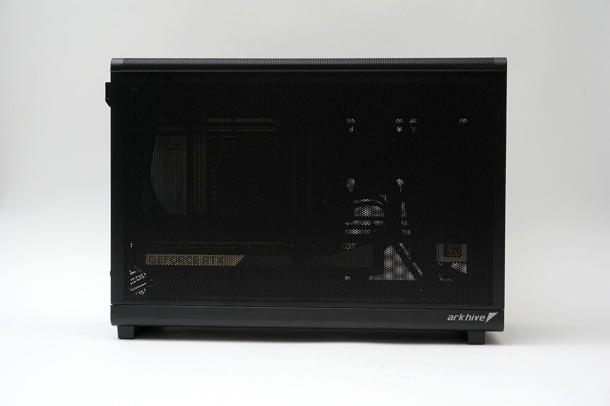 コンパクトで性能抜群! インテリアにも馴染むオシャレなケースを採用したアークのゲーミングPC「arkhive Gaming Custom GC-I7G57M AG-IA20Z89MGB7I-LA3」をレビュー 