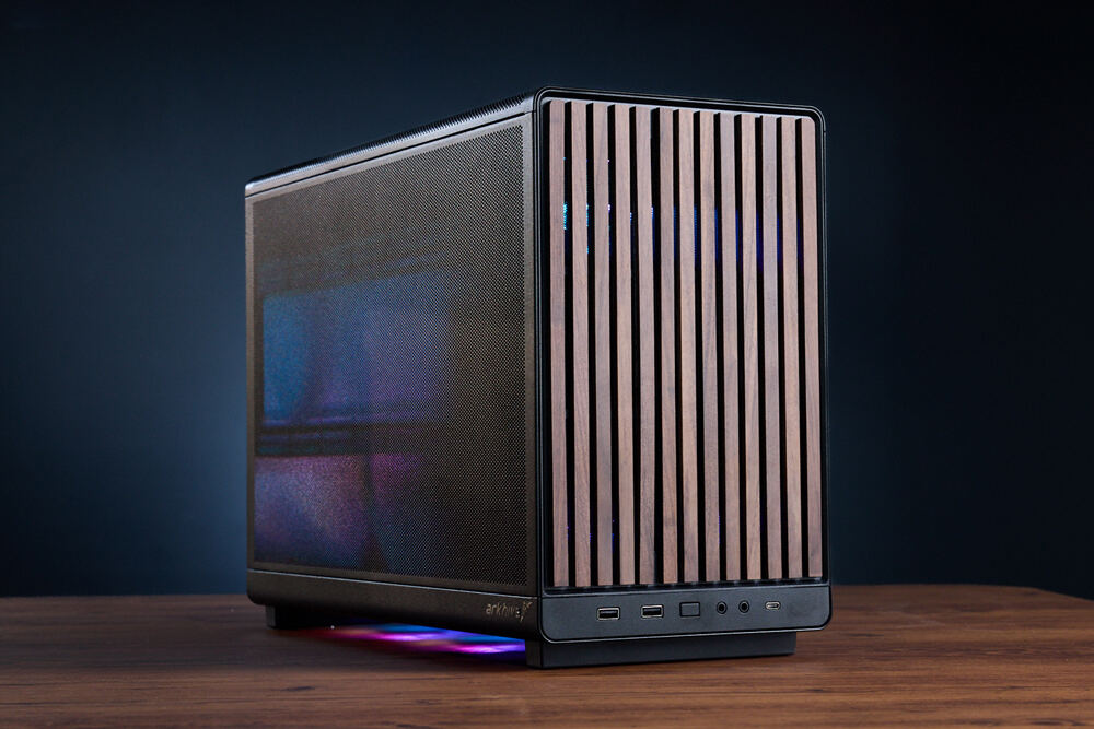 コンパクトで性能抜群! インテリアにも馴染むオシャレなケースを採用したアークのゲーミングPC「arkhive Gaming Custom GC-I7G57M AG-IA20Z89MGB7I-LA3」をレビュー 