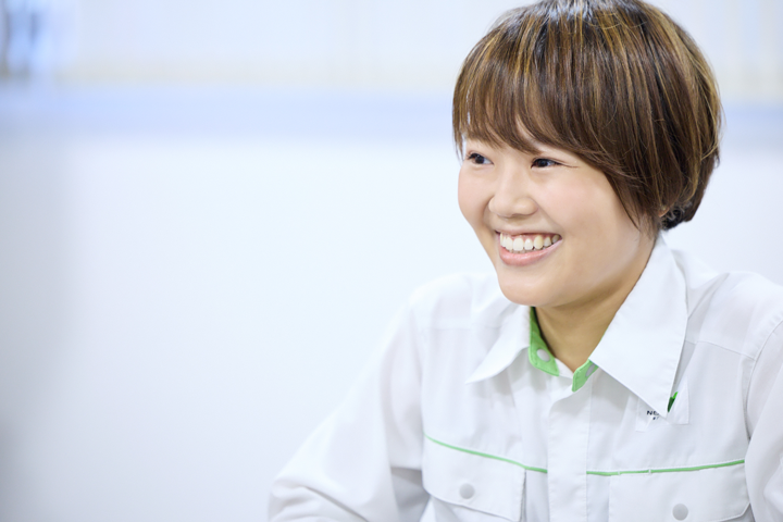 インタビューを受ける髙濵さん