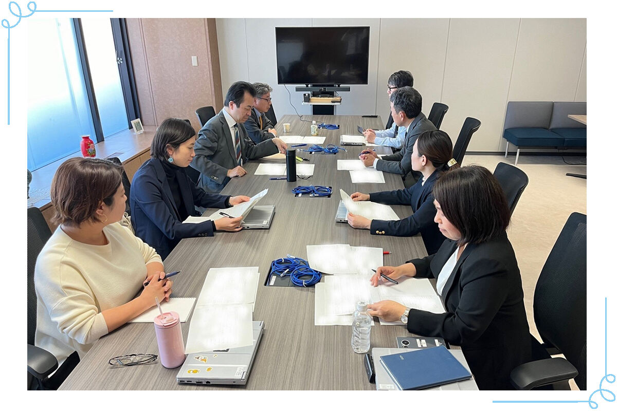 朝日新聞社