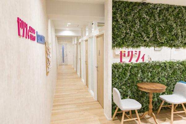 ゼクシィ縁結びエージェント銀座店の店内