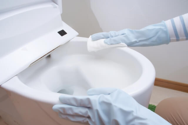 トイレ黄ばみの正体はなに 掃除方法や予防方法を詳しく解説 水まわりのレスキューガイド