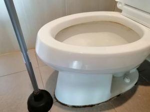 トイレのつまりは道具で直そう！スッポンなど道具の使い方や特徴を解説