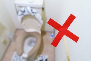 トイレがつまって溢れそう！水位が上がる原因とやってはいけないこと