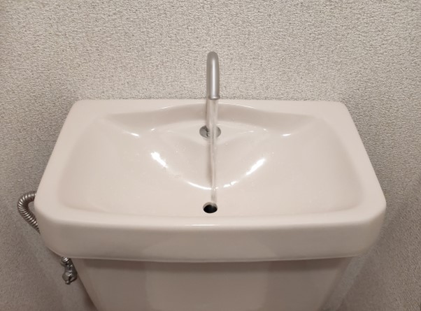 水洗トイレの蛇口から水が止まらない！原因や自分でできる修理方法を解説 | 水まわりのレスキューガイド