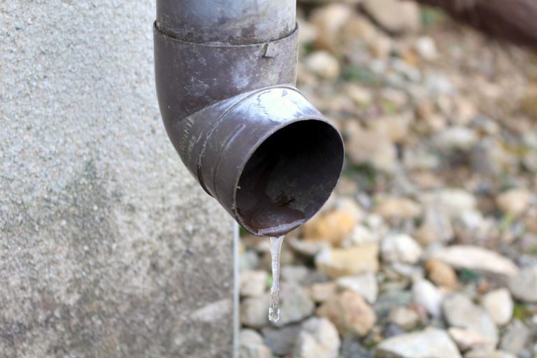 凍った水道管の写真