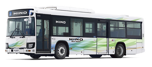 日野自動車は26日、大型路線バス「日野ブルーリボンII」と「日野ブルーリボンシティ ハイブリッド」をモデルチェンジし、ディーゼル車を「日野ブルーリボン」として9月1日に、ハイブリッド車を「日野ブルーリボン ハイブリッド」として12月1日に新...