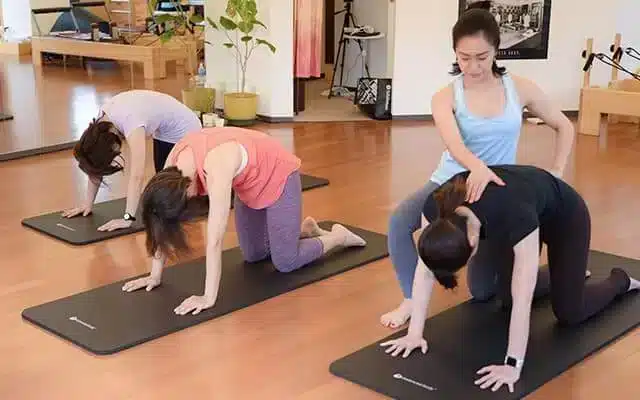 zen place pilatesのマットピラティスレッスンの風景