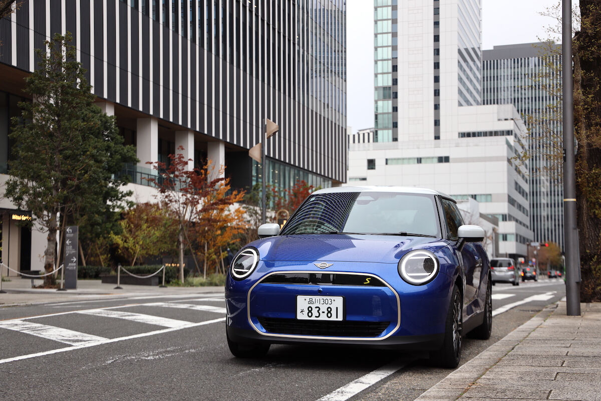 「ミニクーパー」の電気自動車