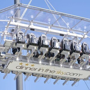 地上40mのレストラン!? 日本初上陸の「Dinner in the Sky」で美食を堪能