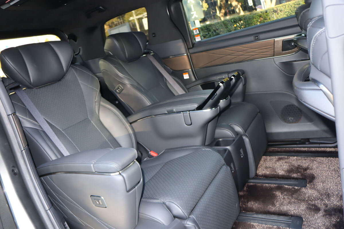 トヨタ「ヴェルファイア」PHEV