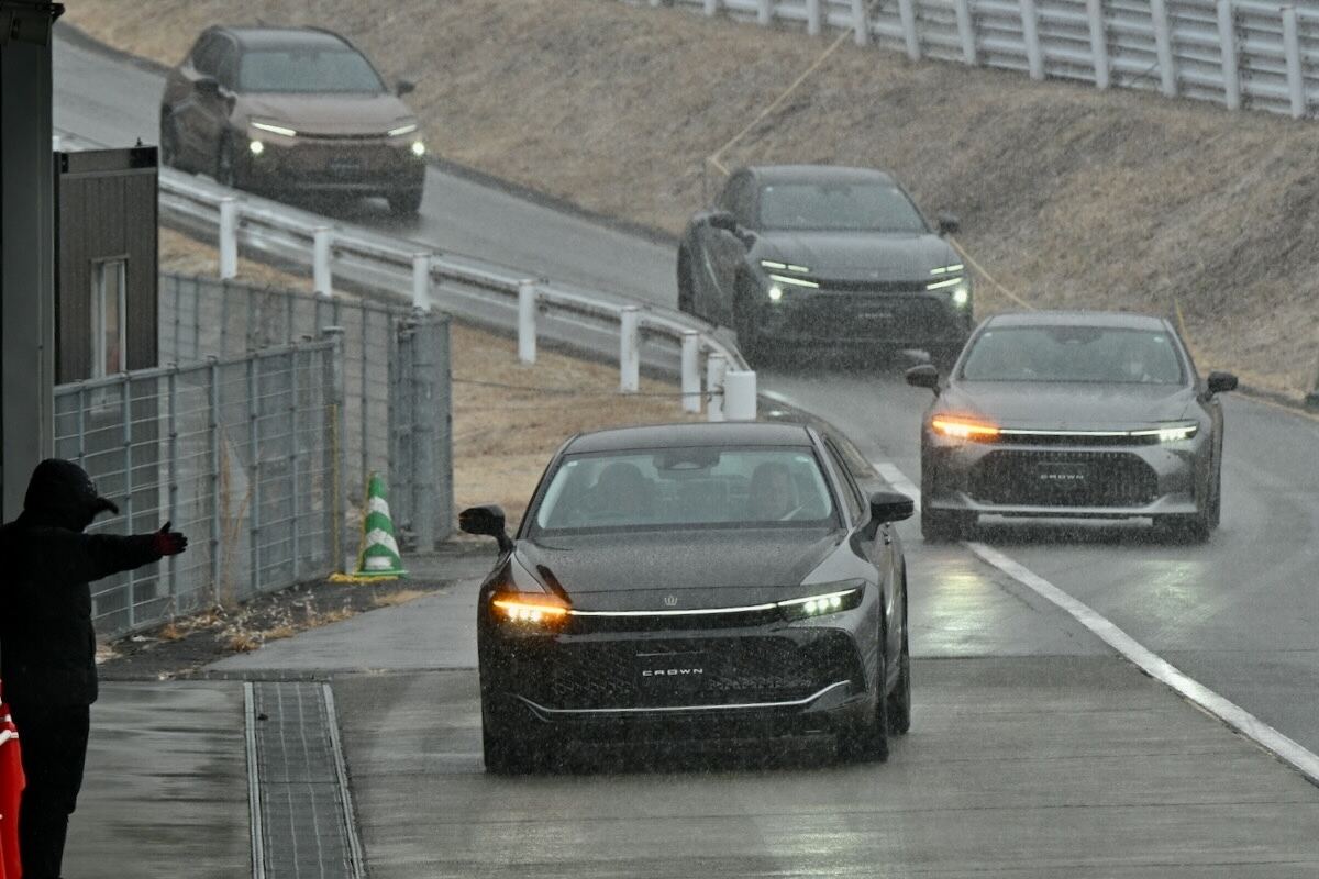 トヨタ「クラウン」4車種試乗会の様子
