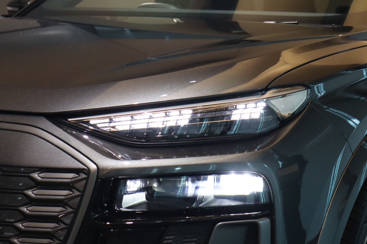 アウディ「Q6 e-tron」(SQ6 e-tron)
