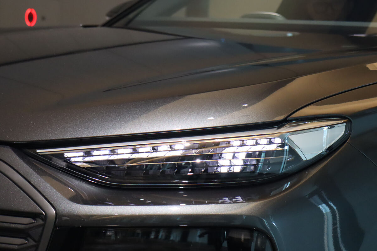 アウディ「Q6 e-tron」(SQ6 e-tron)