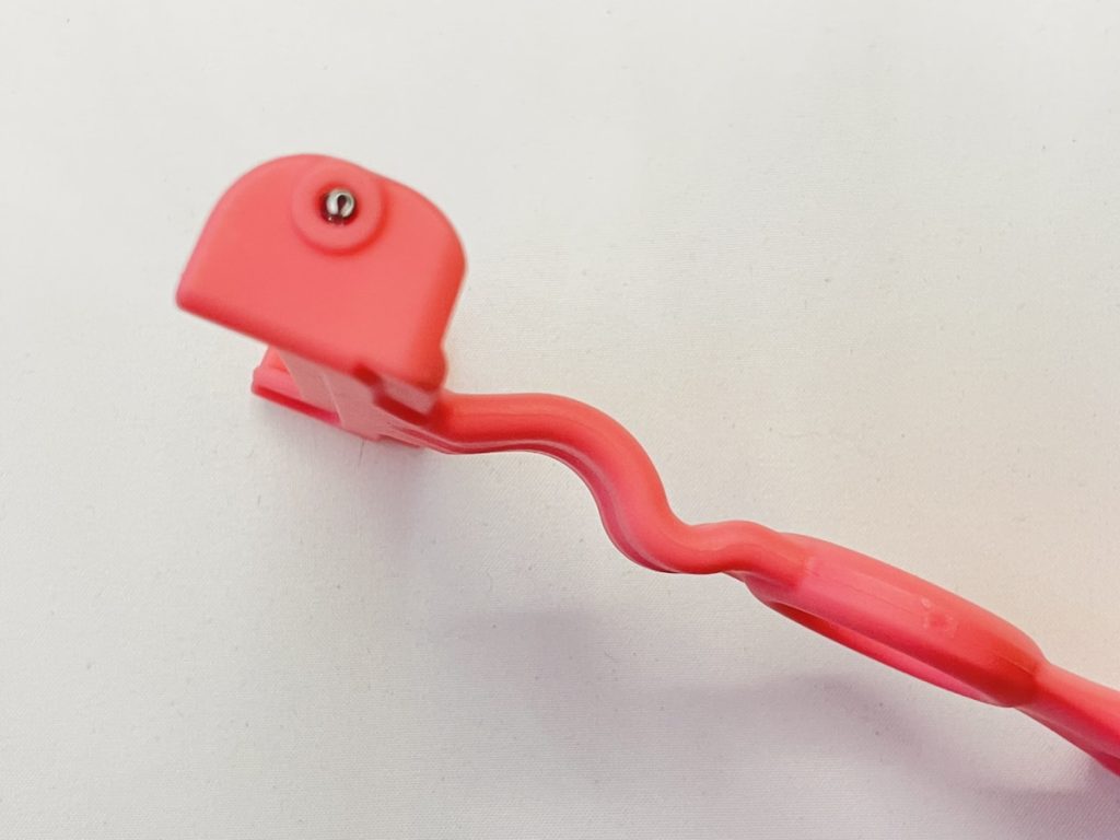 桃ピィの波型ネック