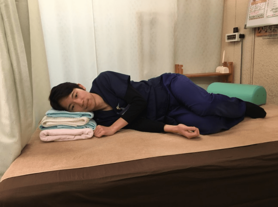 腰痛がひどい時は寝方の姿勢を工夫して対処しよう 腰痛を予防する寝方も紹介 鈴木家のマットレス