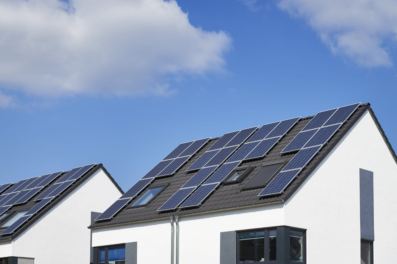 太陽光発電を設置するタイミングは 新築時と後付けのメリデメを比較 太陽光発電 マイナビニュース