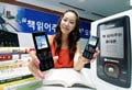 LGグループ、障害者向け携帯「本を読んでくれる携帯電話 2」発表