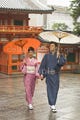 京都散策する美男美女の和装カップルなど、写真素材シリーズ4タイトル発売