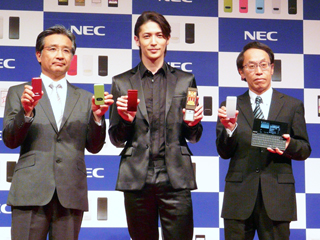 目標は年間1億台&国内シェア1位 - NECカシオモバイルが経営戦略を発表