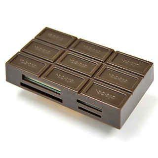 エバーグリーン、"板チョコ"と見まがうようなカードリーダー/USBハブ発売