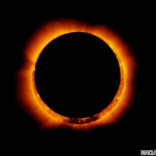 太陽観測衛星「ひので」、地上680kmの軌道上から金環日食を観測