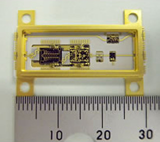 富士通研、C～Ku帯向けGaN HEMT小型送受信モジュールを開発