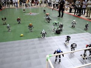 ホビーロボットコロッセオで、ギネス級の12対12のロボットサッカー実現!