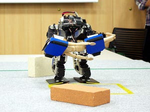 未来型レスコン「電通大杯 ヒト型レスキューロボットコンテスト2011」開催