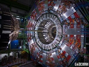 ATLAS実験とCMS実験がヒッグス粒子の存在を示唆