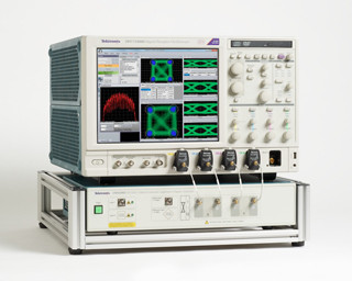 テクトロ、33GHz帯域をサポートしたコヒーレント光信号アナライザを発表