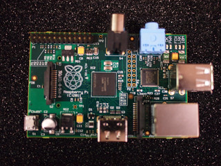 RSコンポーネンツ、名刺サイズPC「Raspberry Pi」の日本での販売を開始