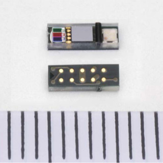 浜ホト、3つのセンサと表示機能を1パッケージ化したスマホ向け半導体を発表