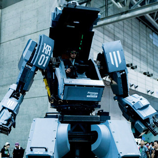 東京都・日本科学未来館にて"人が乗れる"巨大ロボ「クラタス」を展示