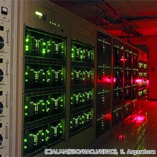 アルマ望遠鏡、1億34000万個のプロセッサを搭載した専用スパコンを設置