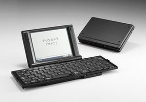 デジタルメモ「ポメラ」に新モデル、折りたたみタイプ最薄の「DM25」登場