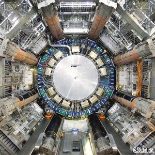 CERN、ヒッグス粒子の存在を強く示唆