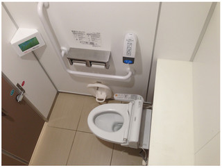 トイレの個室に広告配信! - ミトレット、関西空港で実証実験開始