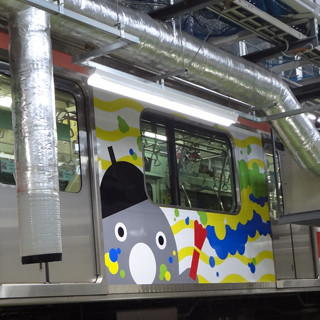 東急電鉄、公募した車体デザイン案を実際にペイントした特別電車を運行中