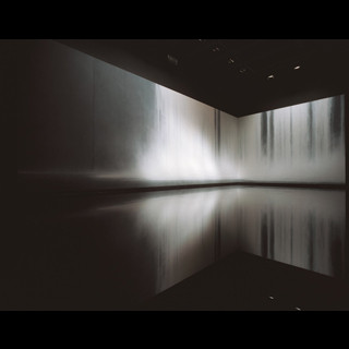 西沢立衛が展示室をデザイン、千住博の代表作「The Fall」18年ぶりに公開