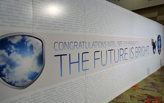 いよいよ審査! 密閉空間で1000人の審査員を迎えた代表8人--Intel ISEF 2013