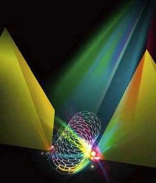北大など、ナノの光源で透明な物質に光を吸収させることに成功