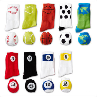 サッカーボールが靴下に? ボール型になるデザイン靴下「BALL SOCKS」