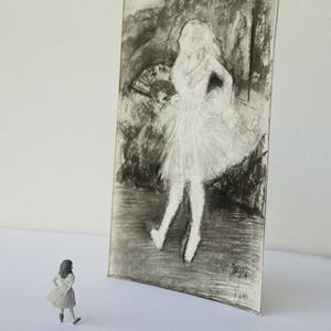 東京都・銀座で絵画や写真を消した"消しカス"で立体を作る入江早耶の個展