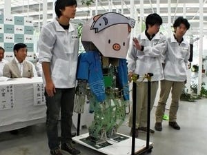 ATSUMO、等身大のゆるキャラロボット「ロボコロ」プロトタイプを披露