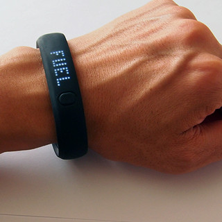 "体が資本"なクリエイターに使ってみてほしいリストバンド型ライフログツール「Nike+ FuelBand SE」