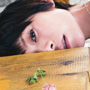 東京都・代官山にて真木よう子を被写体とした写真展「MUSCOVITE」を開催