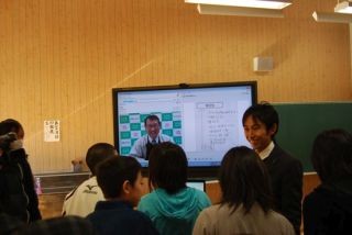 熊本県内の全小中高校が、Microsoft Lyncを職員会議や研修に活用 - 日本初