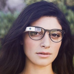 Google Glassに装着できる度付きメガネ「Titanium Collection」が登場
