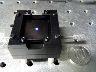 産総研、POC診断などに向けたバイオ分析用超小型蛍光検出装置を開発